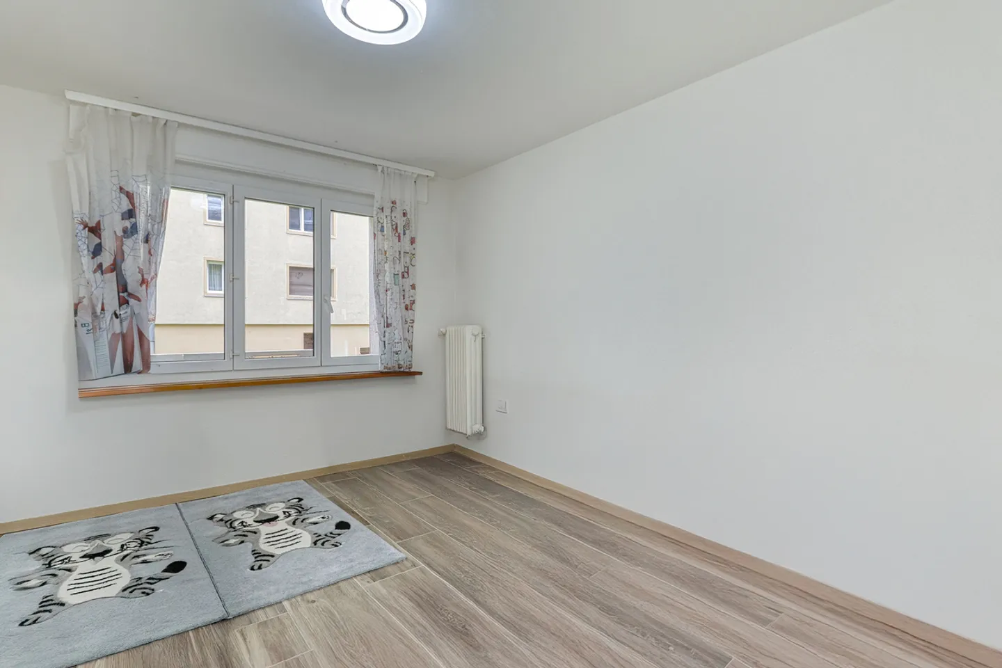 Renovierte 3,5-Zimmer-Wohnung in der Nähe des Schwimmbads und der Innenstadt - Foto 5 von 8