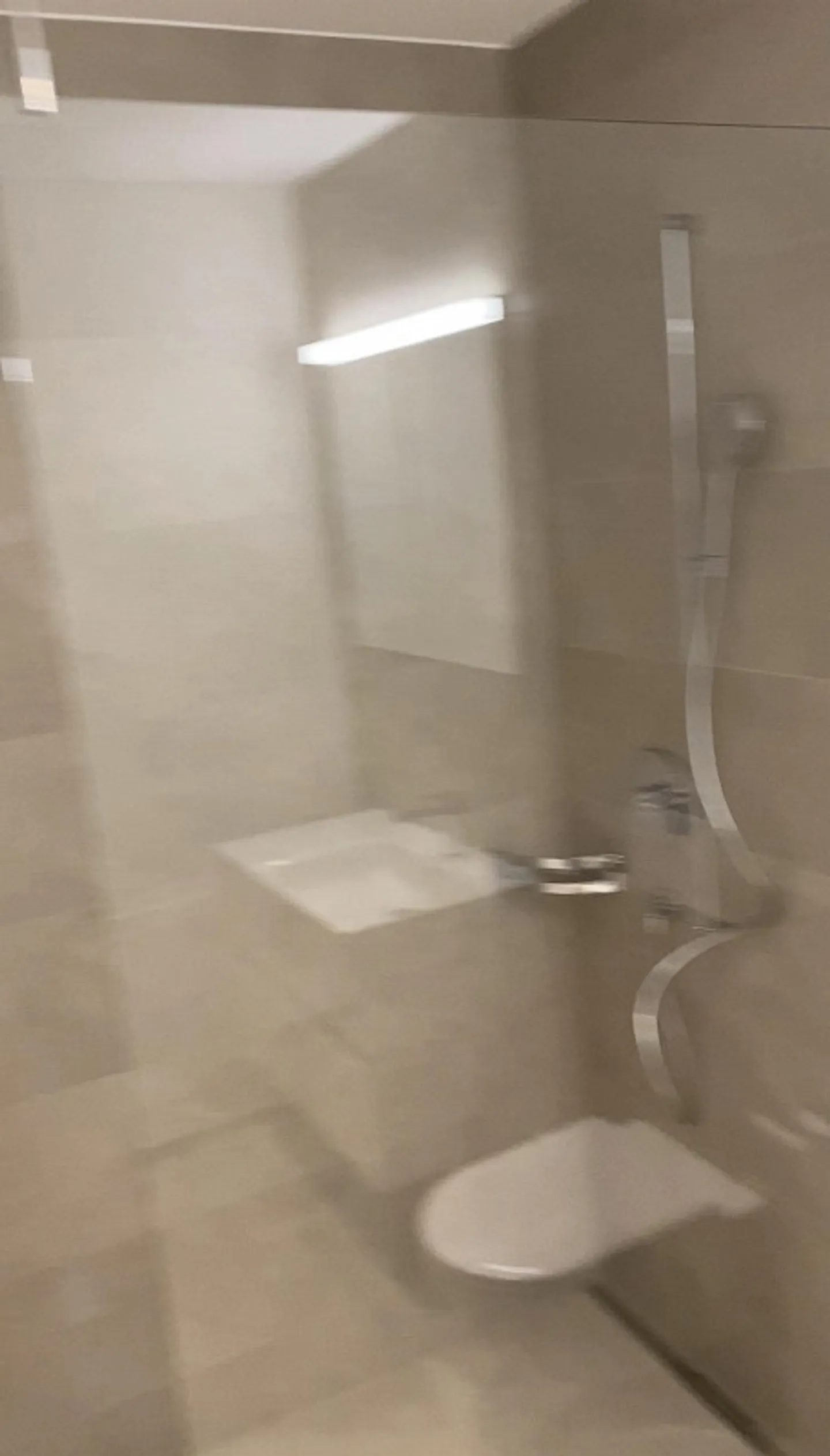 Cercasi urgentemente nuovo inquilino Appartamento moderno di 1,5 stanze nel cuore - Foto 3 di 4