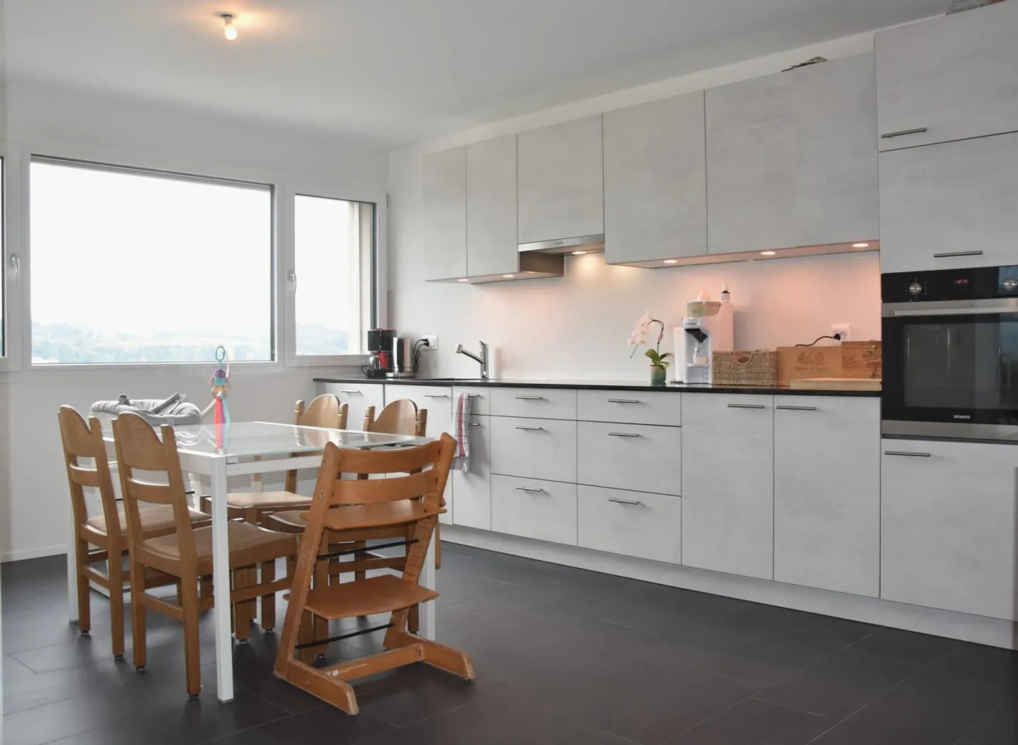 Penthouse avec vue panoramique, à 10 minutes de Fribourg - Photo 3 sur 10