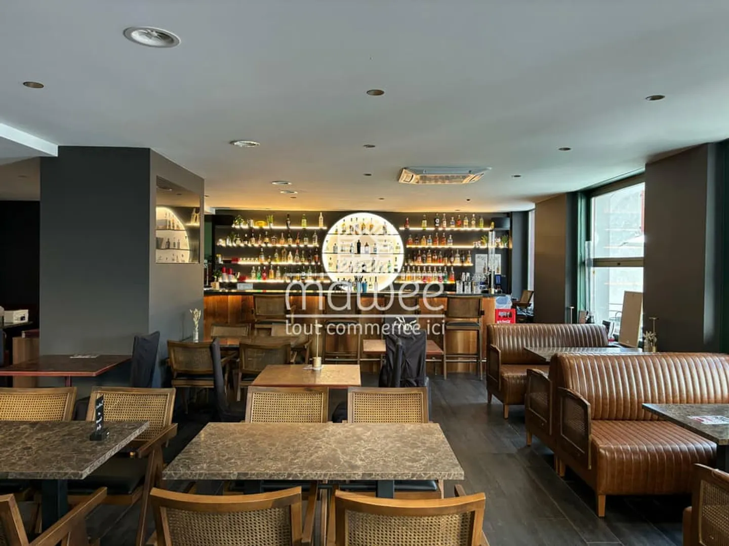 Elegant and prestigious bar-restaurant in the heart of Fully! - Photo 2 of 9