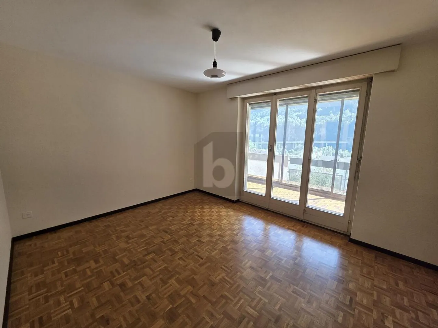 SPACIOUS AND WELCOMING IN A QUIET LOCATION - Photo 2 of 6