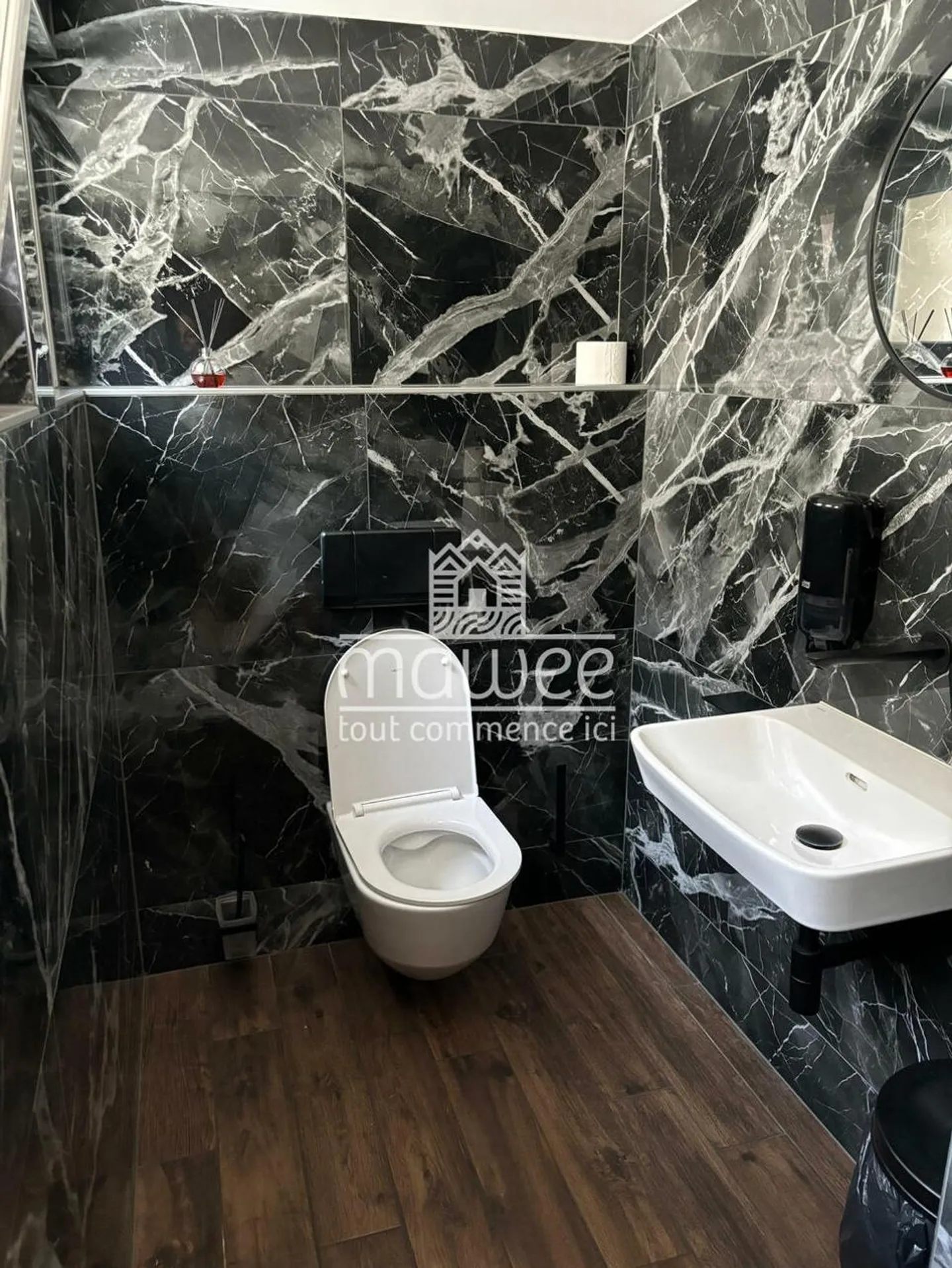 Elegant and prestigious bar-restaurant in the heart of Fully! - Photo 8 of 9