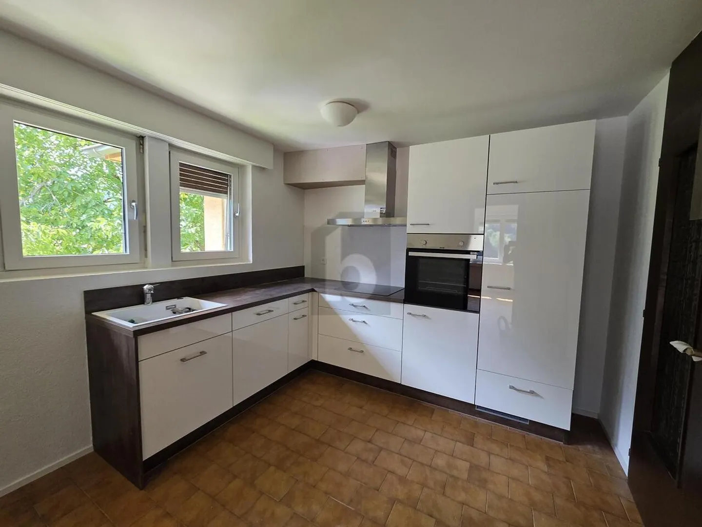 SPACIOUS AND WELCOMING IN A QUIET LOCATION - Photo 3 of 6