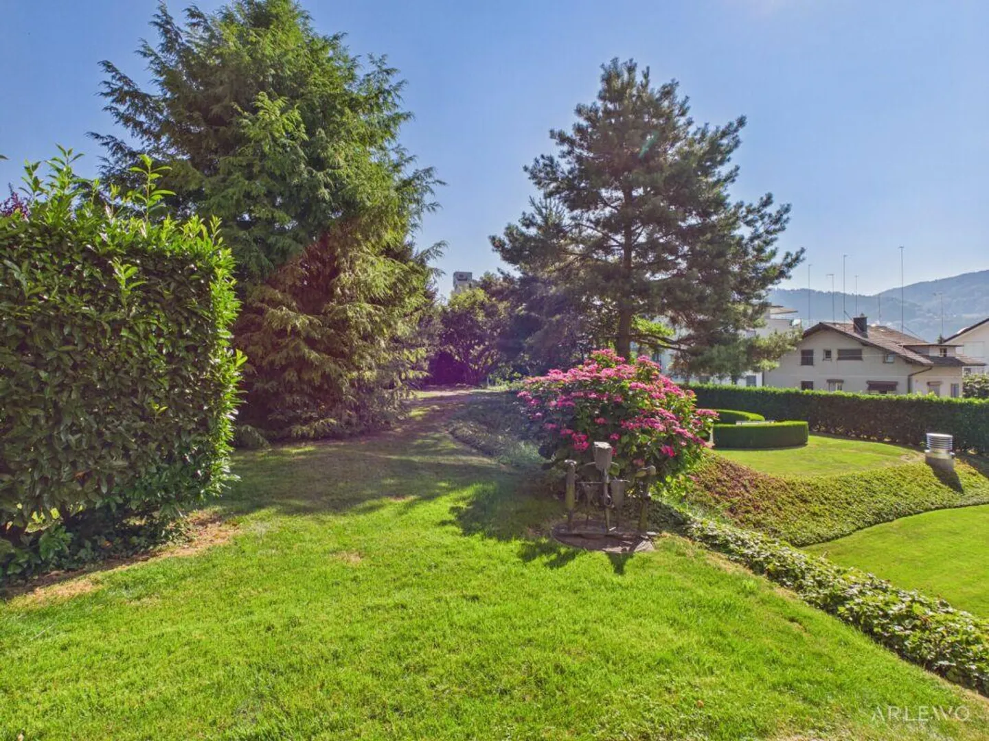 Spacious and Feudal Living - Photo 9 of 17