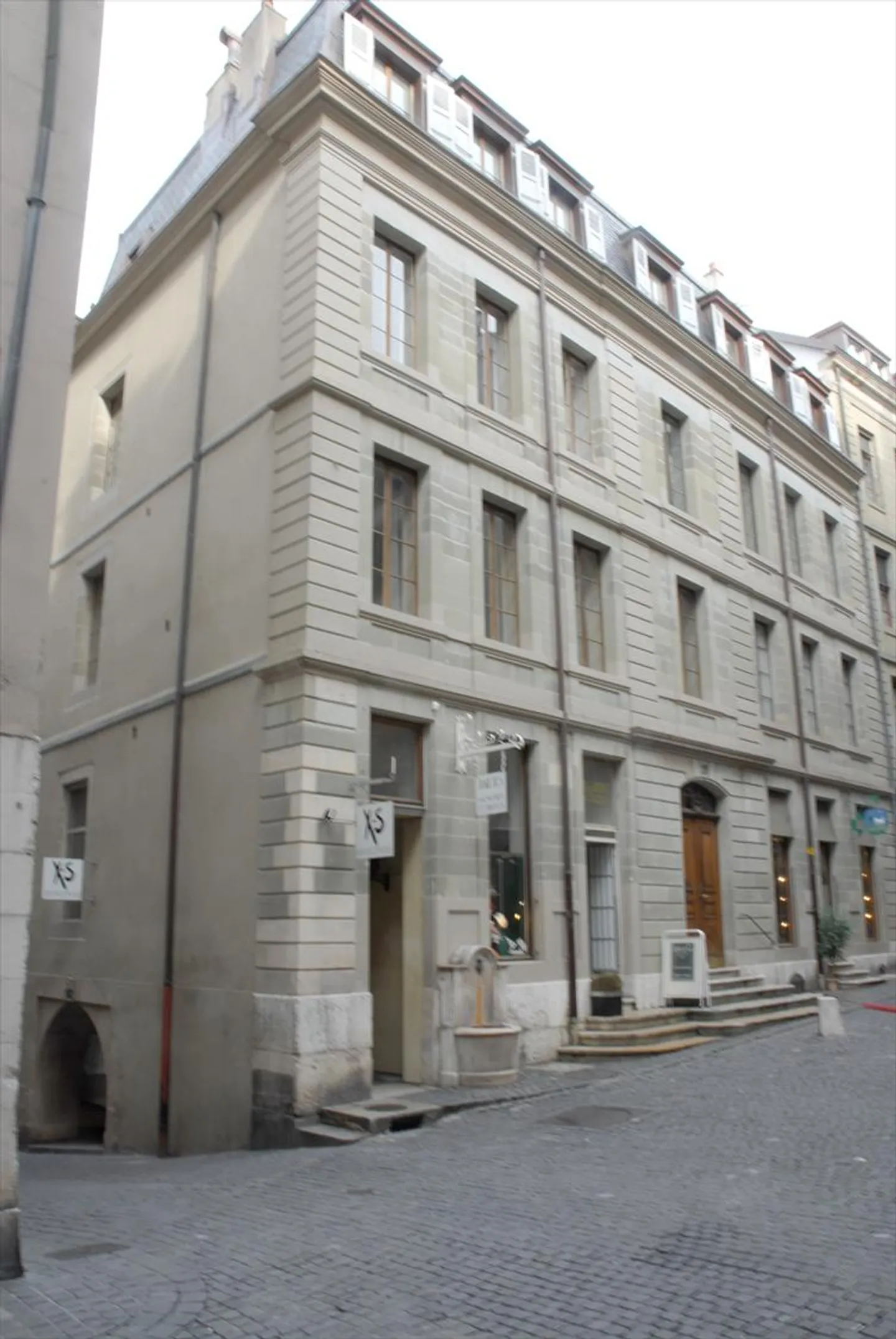 Commercial for rent - Photo 1 of 11