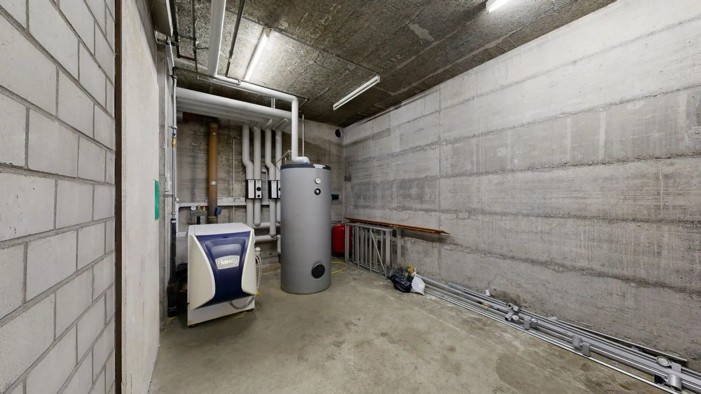 Proprietà commerciale unica con due appartamenti mansardati di 4,5 stanze - Foto 4 di 21