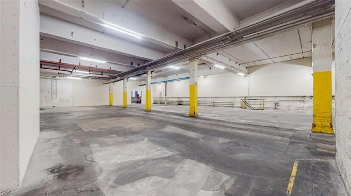 Commercial Property in Biberist - Photo 1 of 4