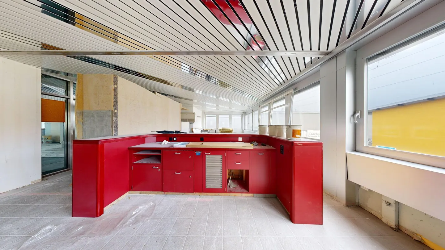 Proprietà commerciale unica con due appartamenti mansardati di 4,5 stanze - Foto 8 di 21