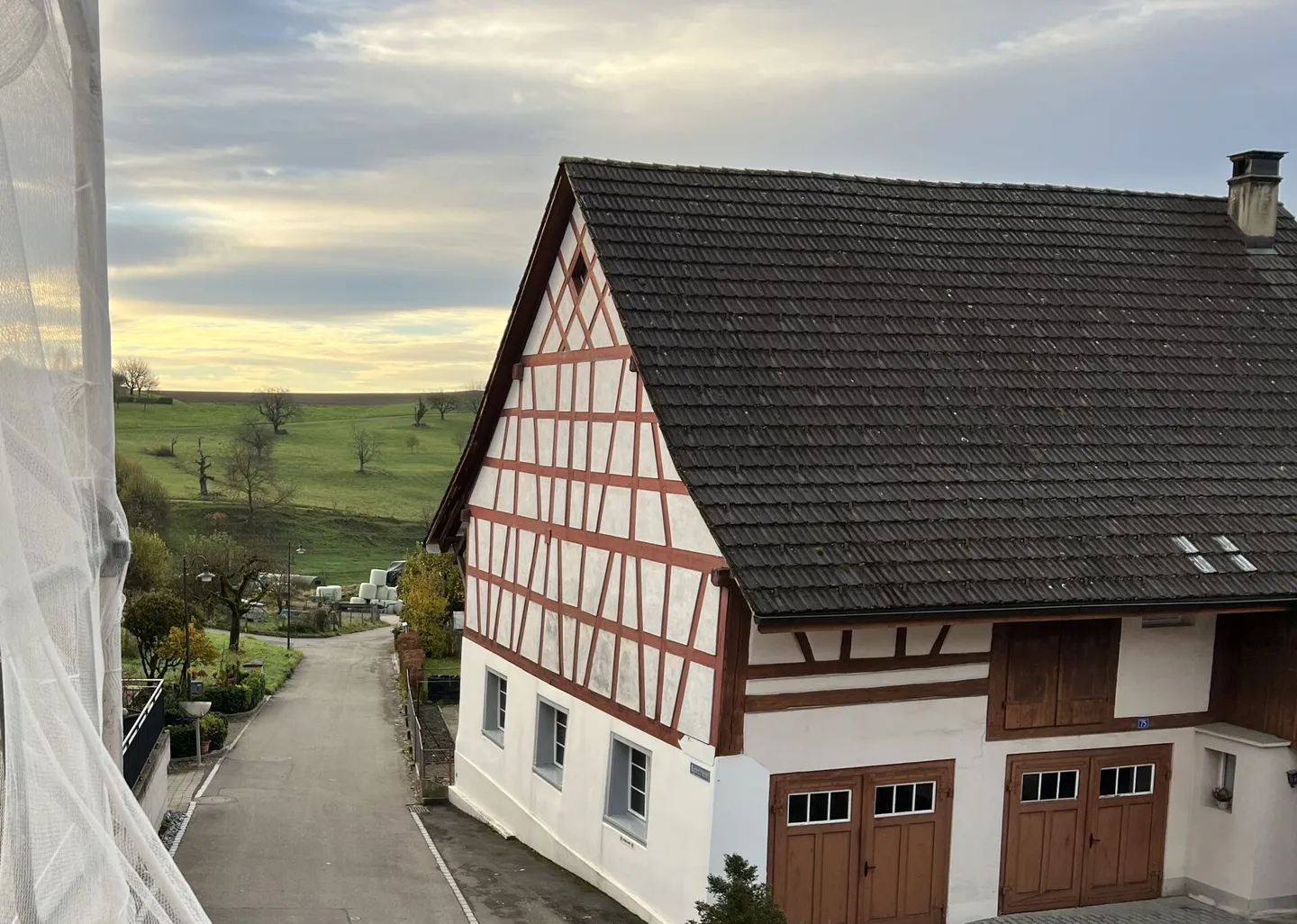 Appartement en duplex attrayant de 3½ pièces dans un emplacement calme à Buchberg - Photo 1 sur 9