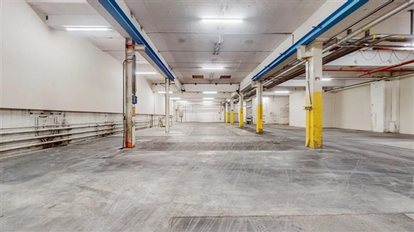 Commercial Property in Biberist - Photo 2 of 4