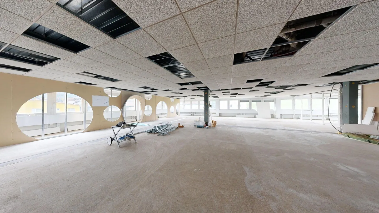 Proprietà commerciale unica con due appartamenti mansardati di 4,5 stanze - Foto 11 di 21