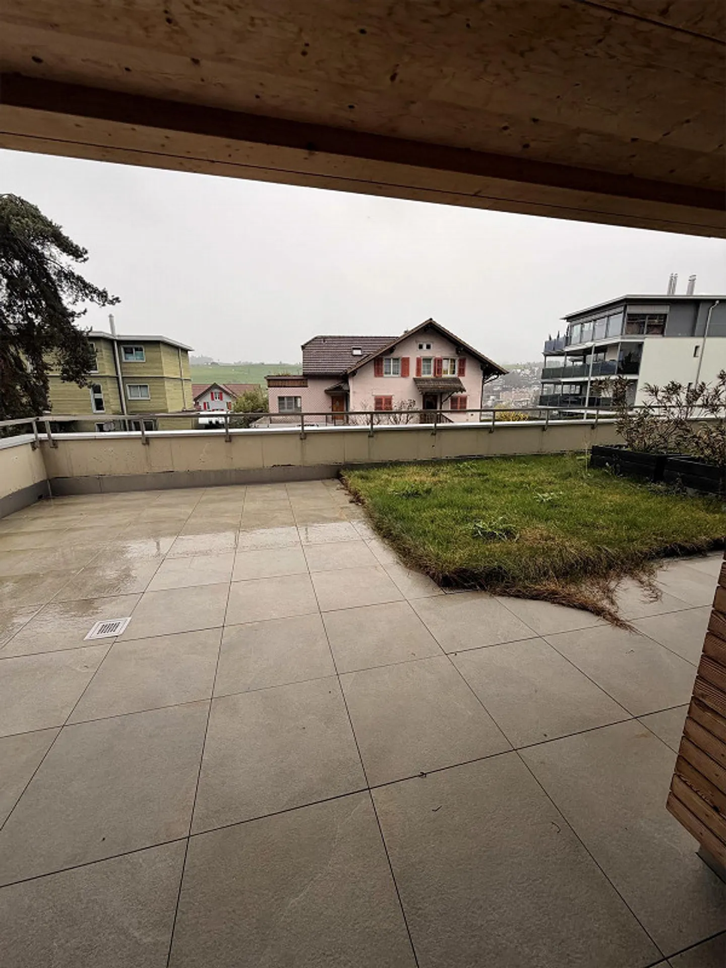 Modern 4.5-room apartment • 138 m² • Two private gardens in Küssnacht - Photo 2 of 19