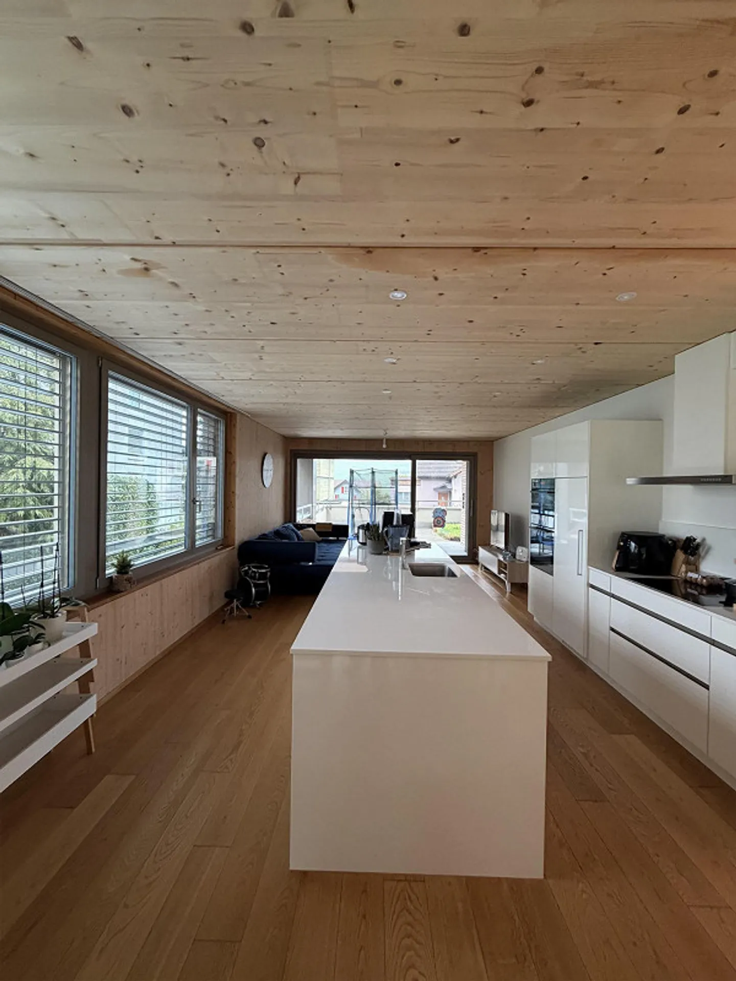 Modern 4.5-room apartment • 138 m² • Two private gardens in Küssnacht - Photo 3 of 19