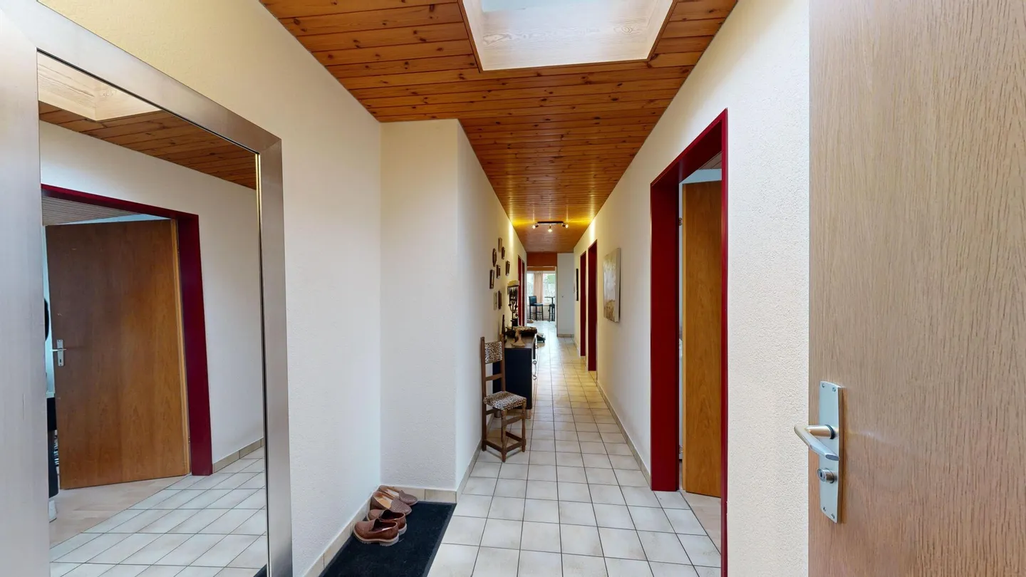 Proprietà commerciale unica con due appartamenti mansardati di 4,5 stanze - Foto 14 di 21