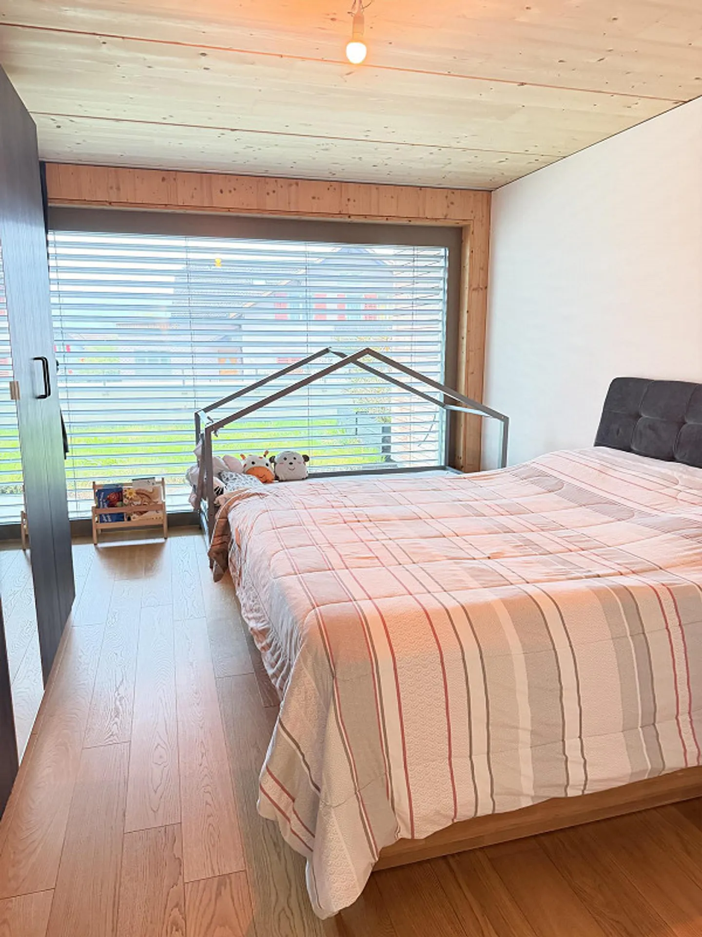 Modern 4.5-room apartment • 138 m² • Two private gardens in Küssnacht - Photo 7 of 19