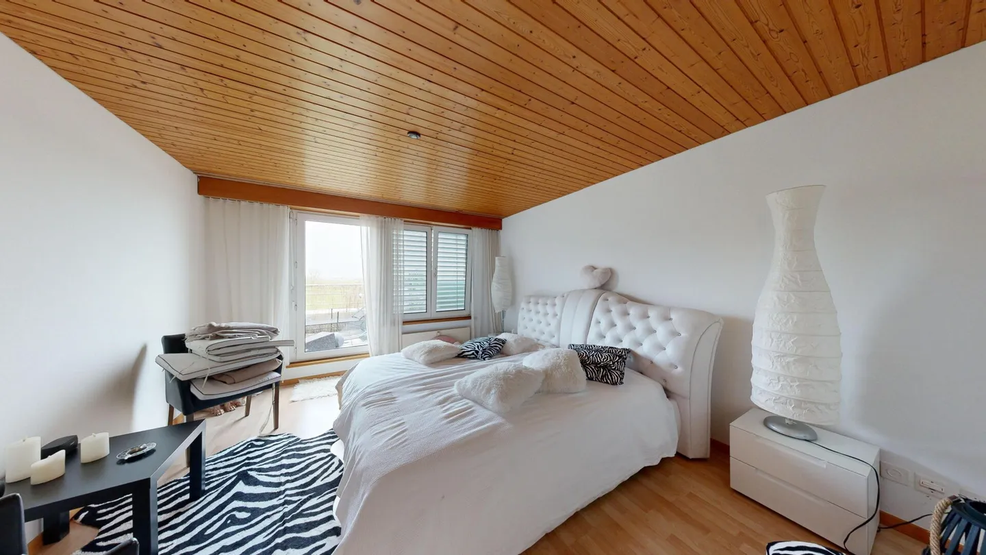 Proprietà commerciale unica con due appartamenti mansardati di 4,5 stanze - Foto 15 di 21