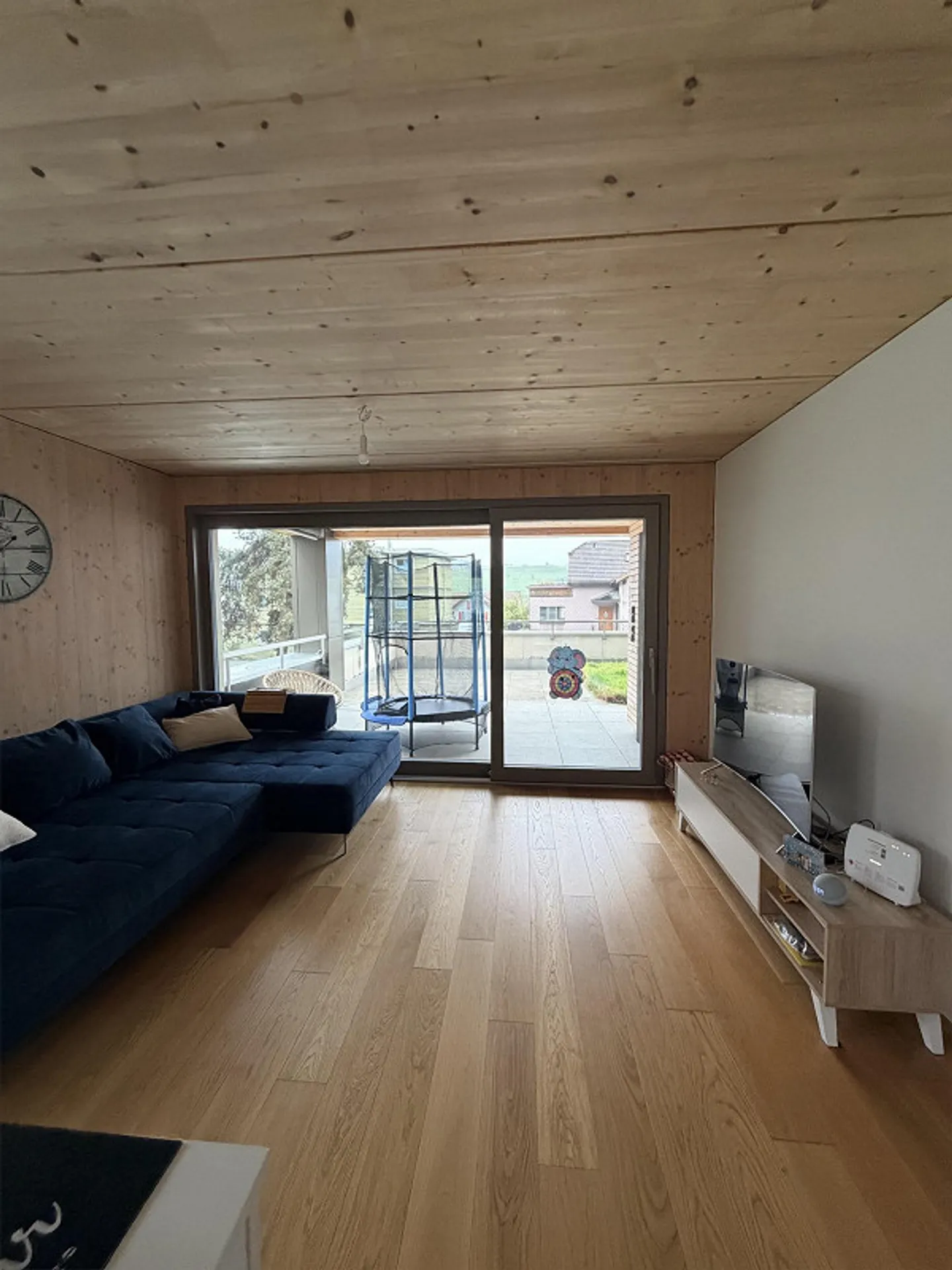 Modern 4.5-room apartment • 138 m² • Two private gardens in Küssnacht - Photo 1 of 19