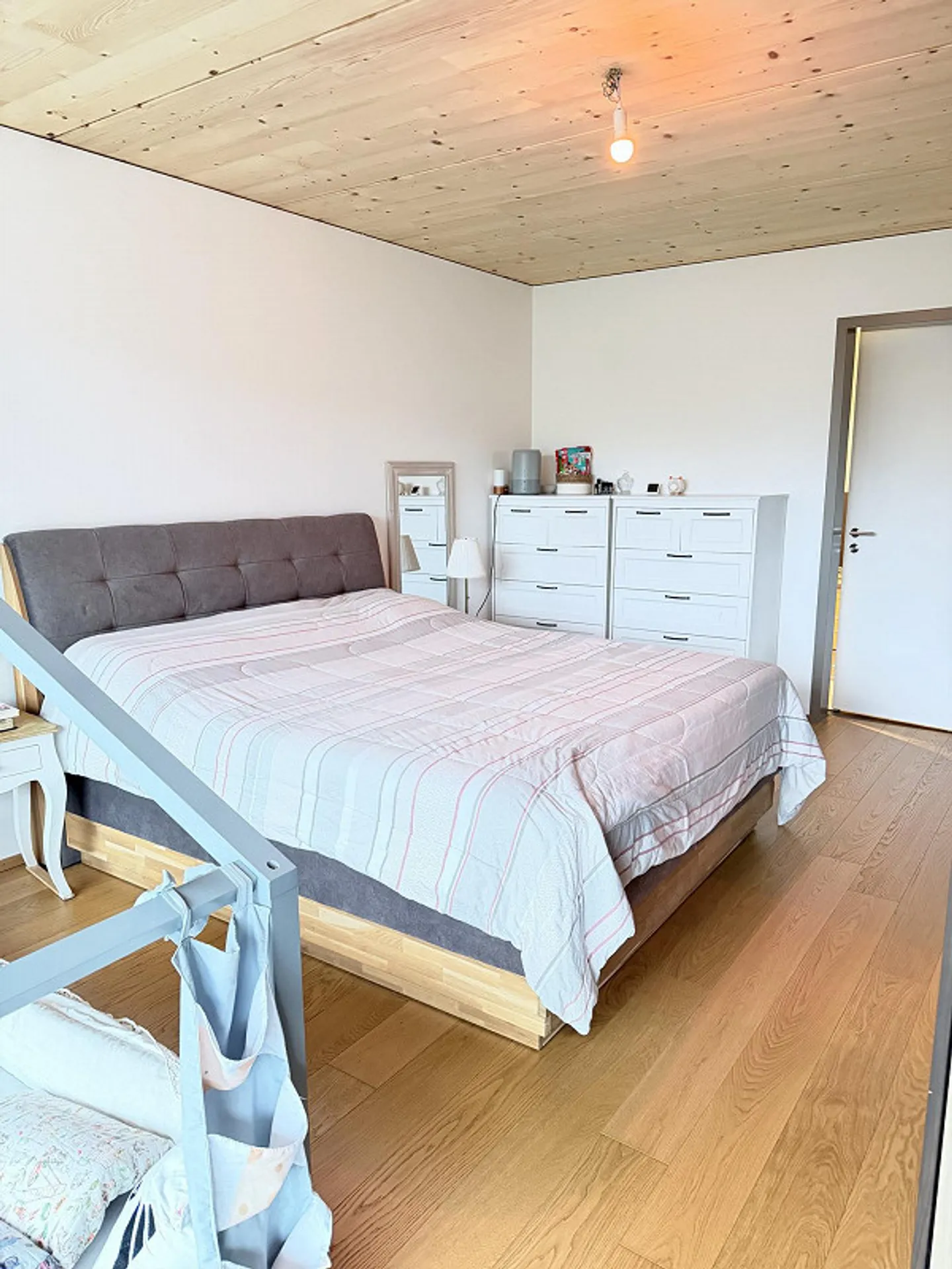 Modern 4.5-room apartment • 138 m² • Two private gardens in Küssnacht - Photo 8 of 19