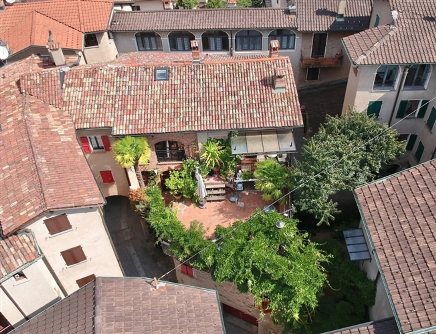 MAGNIFICENT THREE-FAMILY PATRICIAN HOUSE - Photo 1 of 17