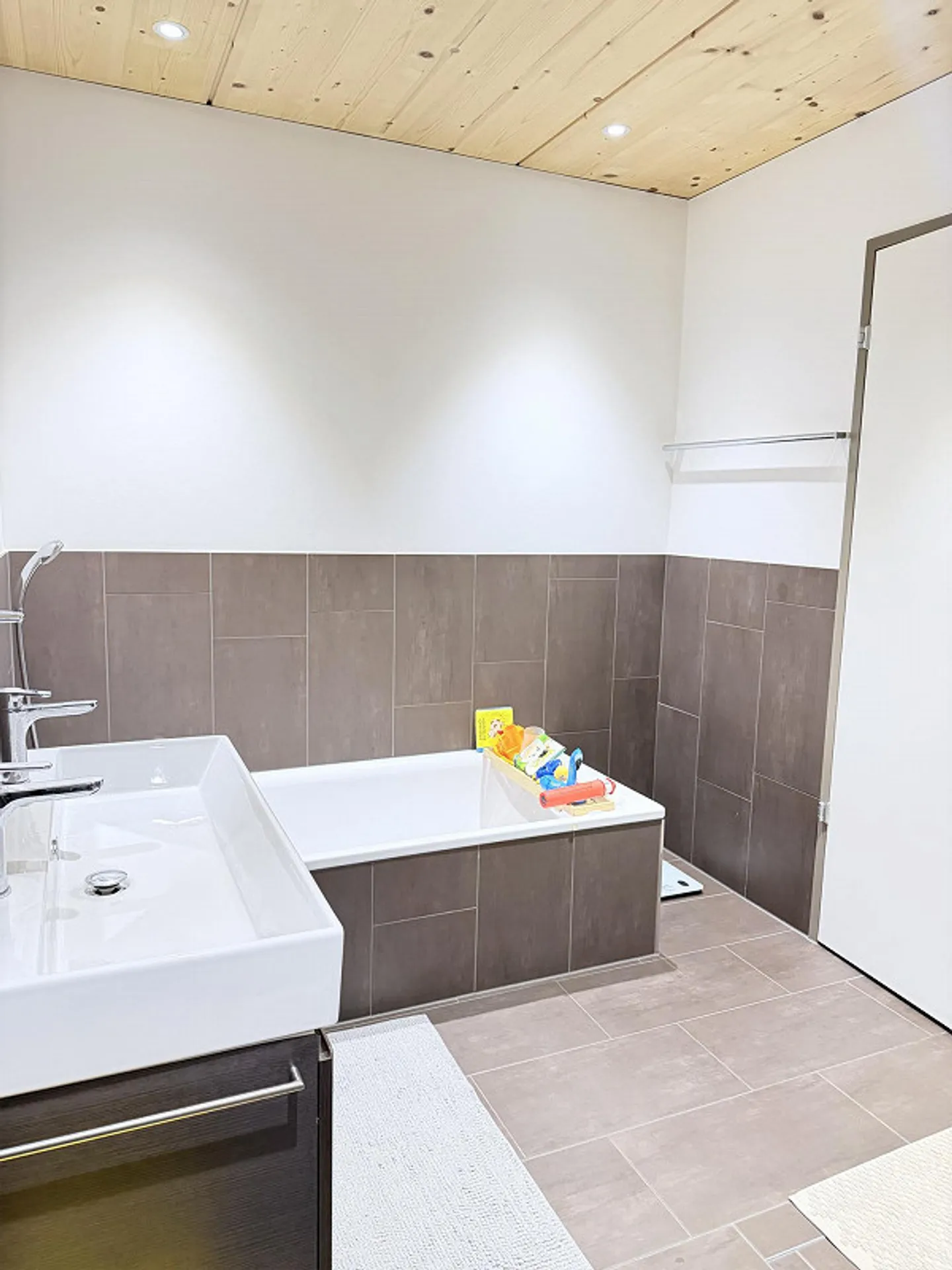 Modern 4.5-room apartment • 138 m² • Two private gardens in Küssnacht - Photo 10 of 19