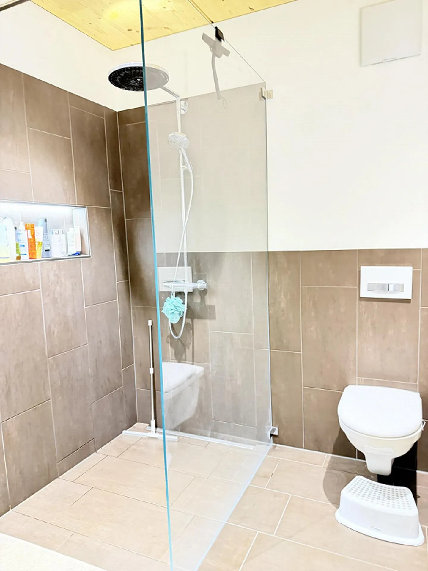 Modern 4.5-room apartment • 138 m² • Two private gardens in Küssnacht - Photo 11 of 19