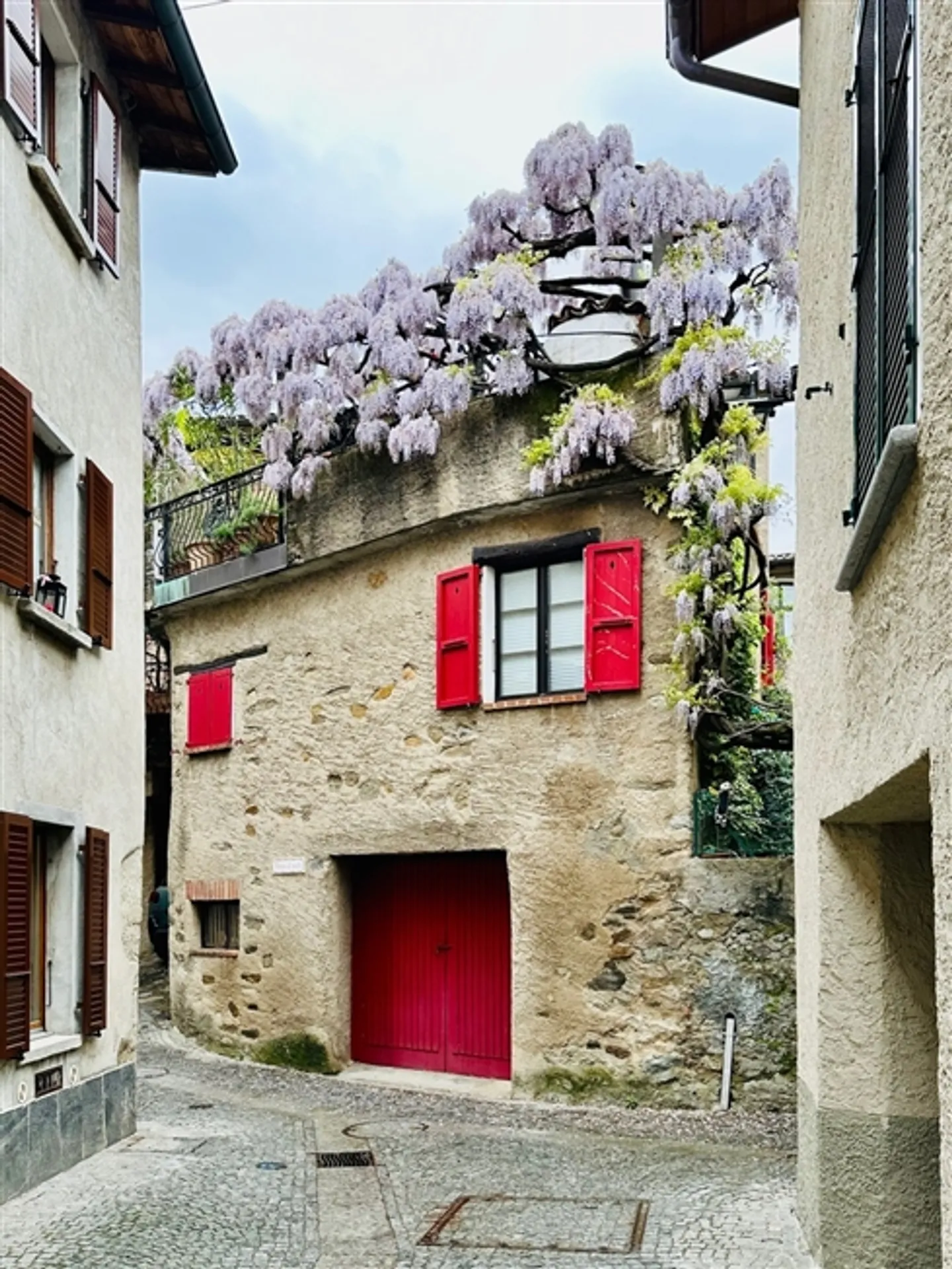 MAGNIFICENT THREE-FAMILY PATRICIAN HOUSE - Photo 3 of 17