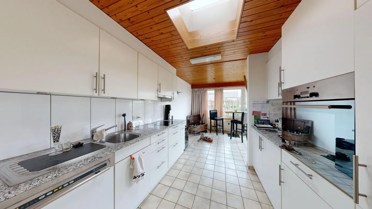 Proprietà commerciale unica con due appartamenti mansardati di 4,5 stanze - Foto 19 di 21