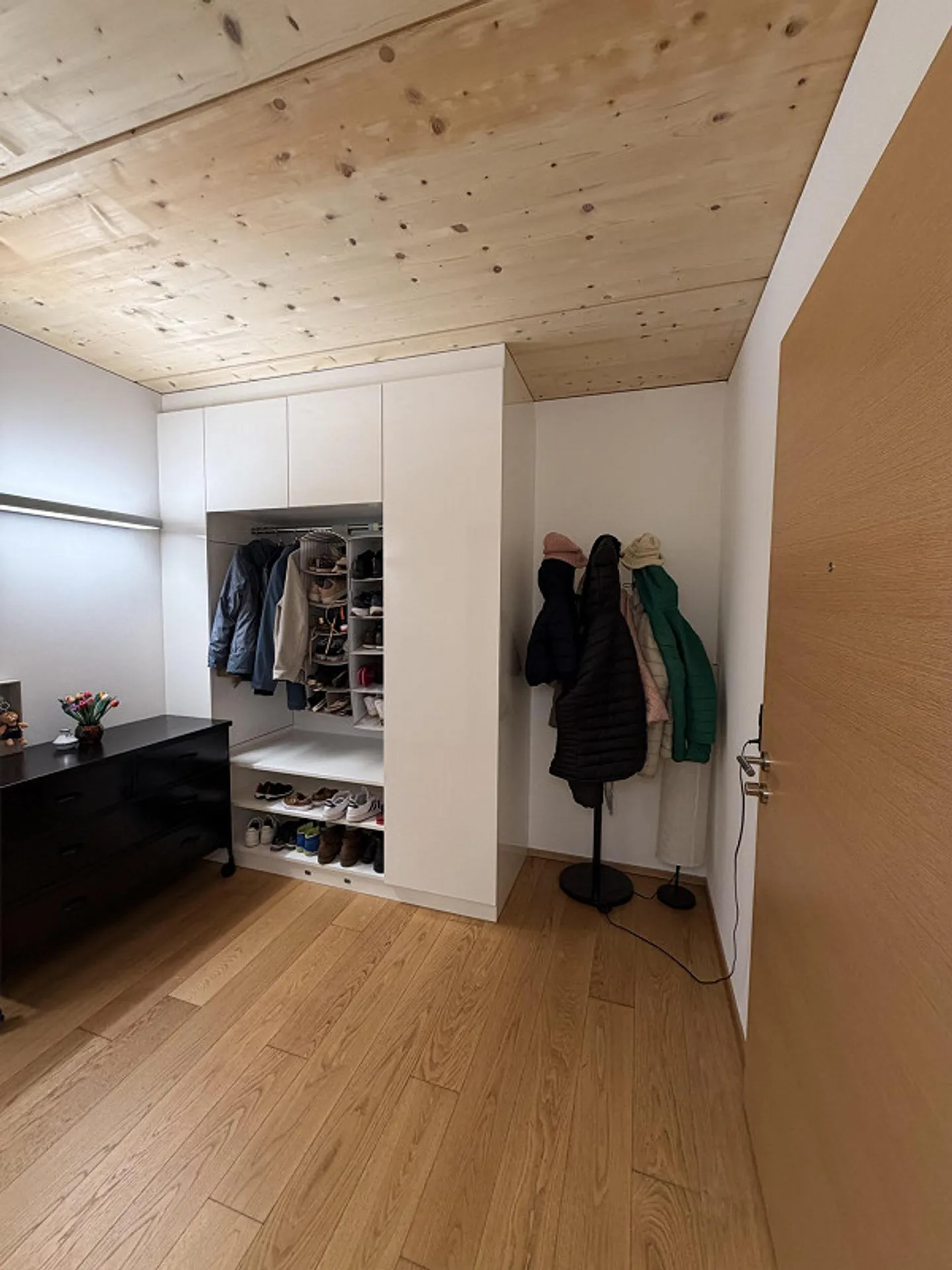 Modern 4.5-room apartment • 138 m² • Two private gardens in Küssnacht - Photo 18 of 19