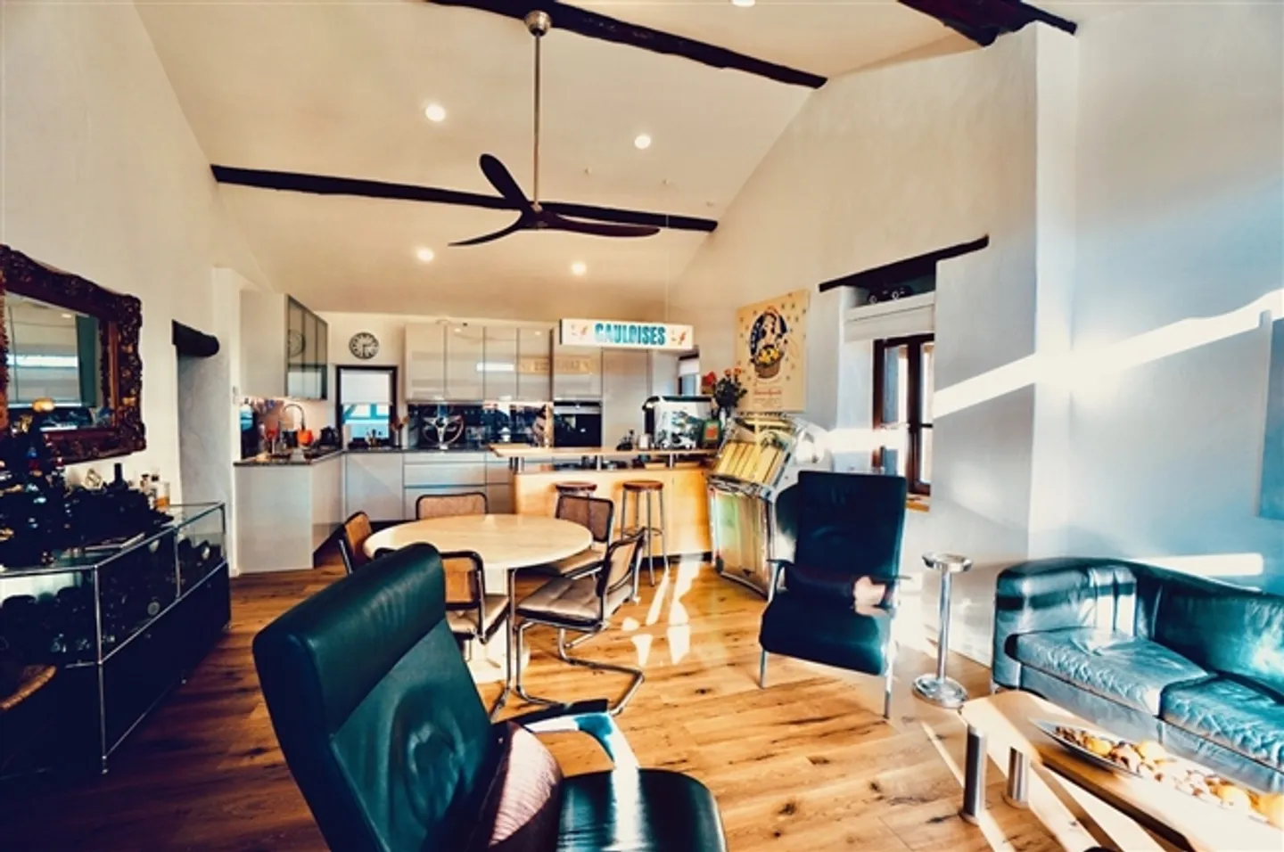 MAGNIFICENT THREE-FAMILY PATRICIAN HOUSE - Photo 12 of 17