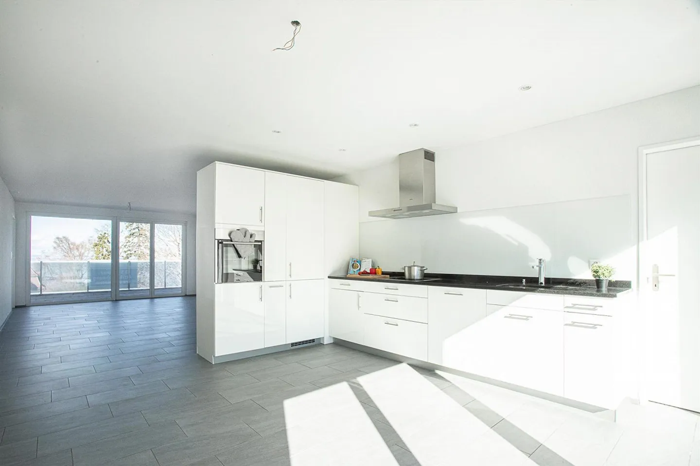 Attikawohnung mit traumhafter Seesicht - Foto 1 von 9