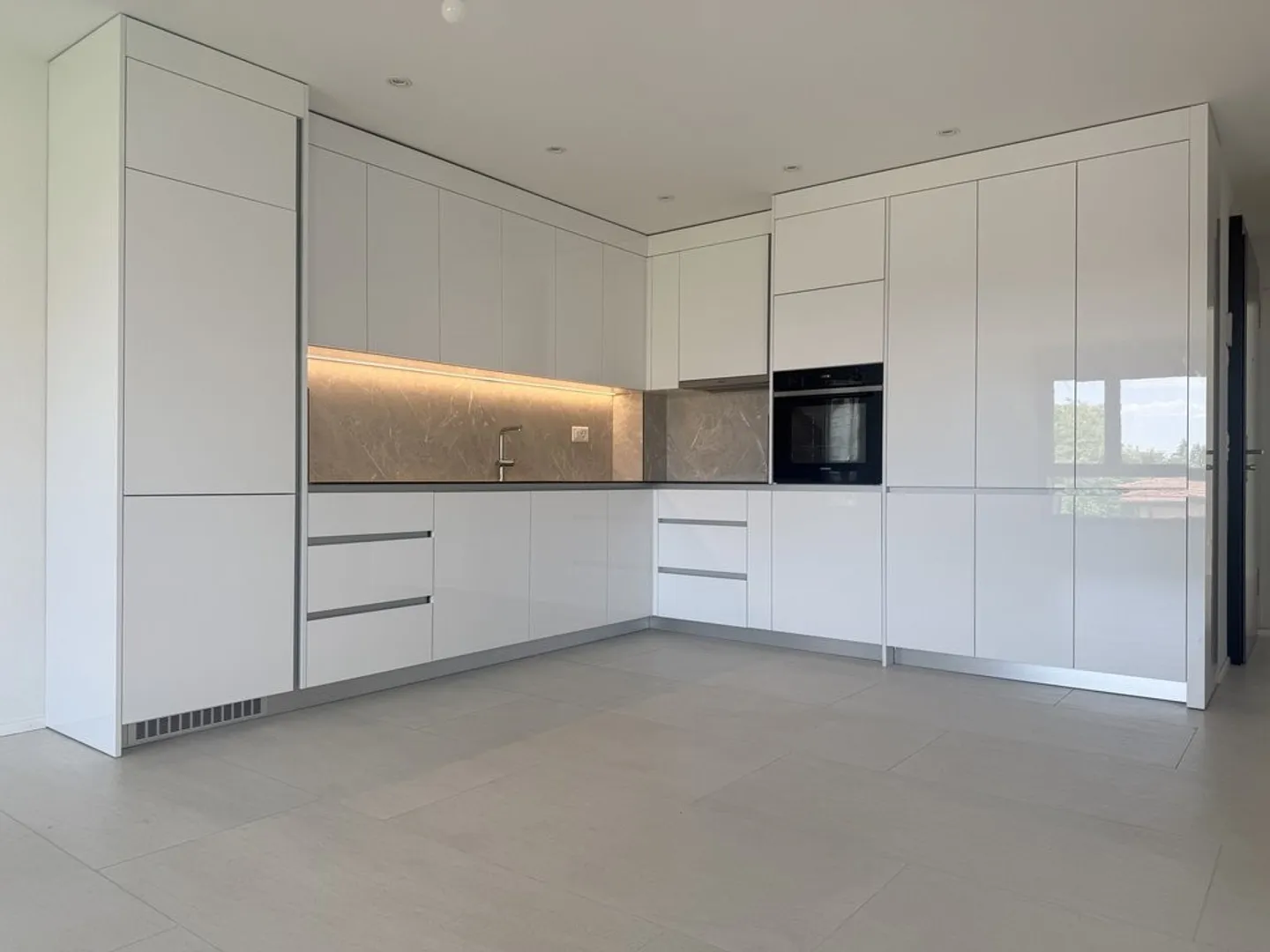 Modernes und Helles Apartment - Foto 1 von 7