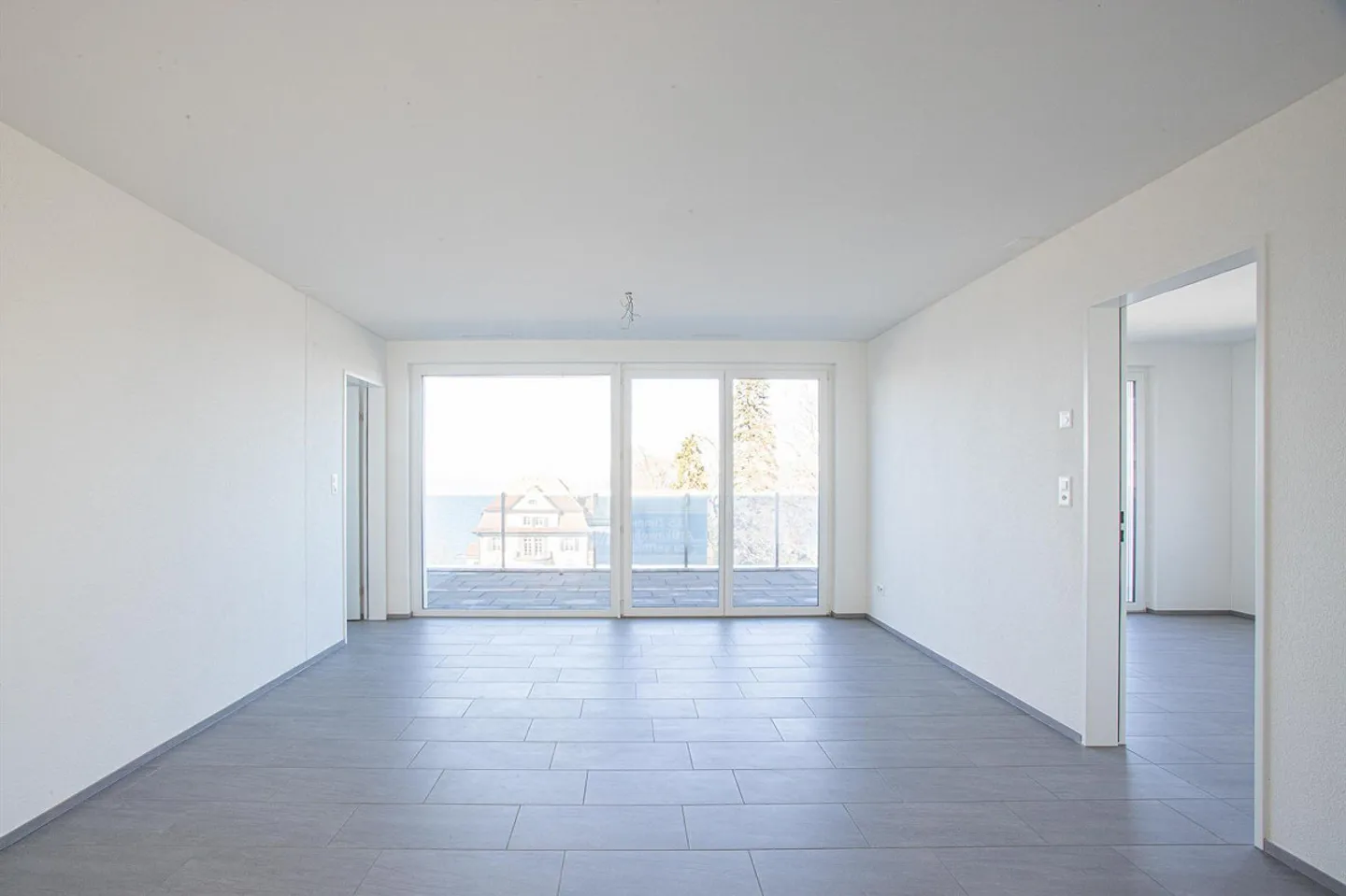 Attikawohnung mit traumhafter Seesicht - Foto 4 von 9