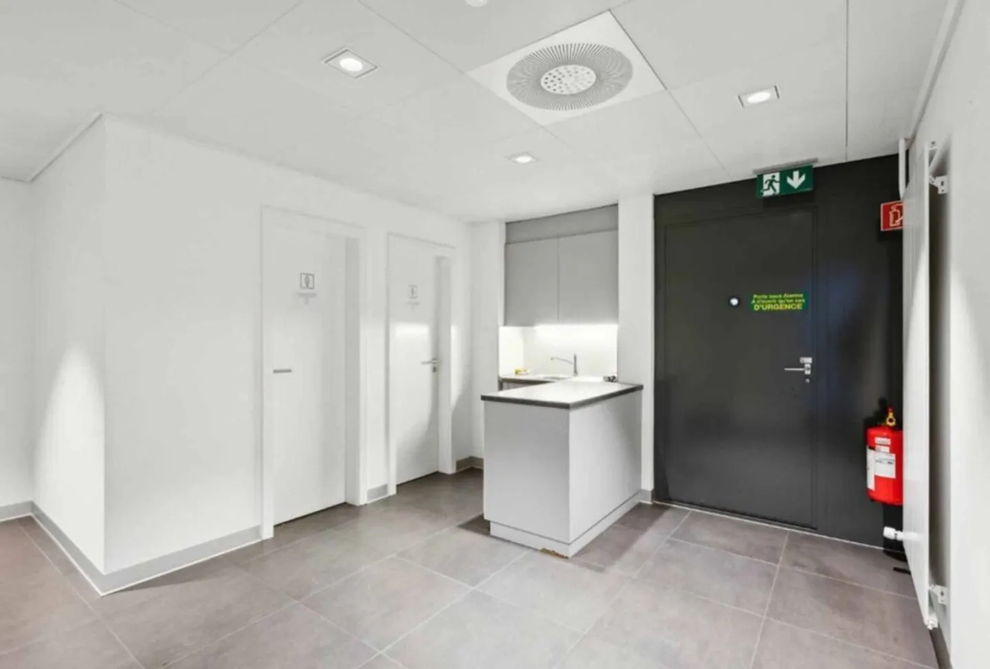 Schöne Arkadenfläche von 275 m2 mit unabhängigem Zugang in einem kleinen Einkaufszentrum - Foto 3 von 6