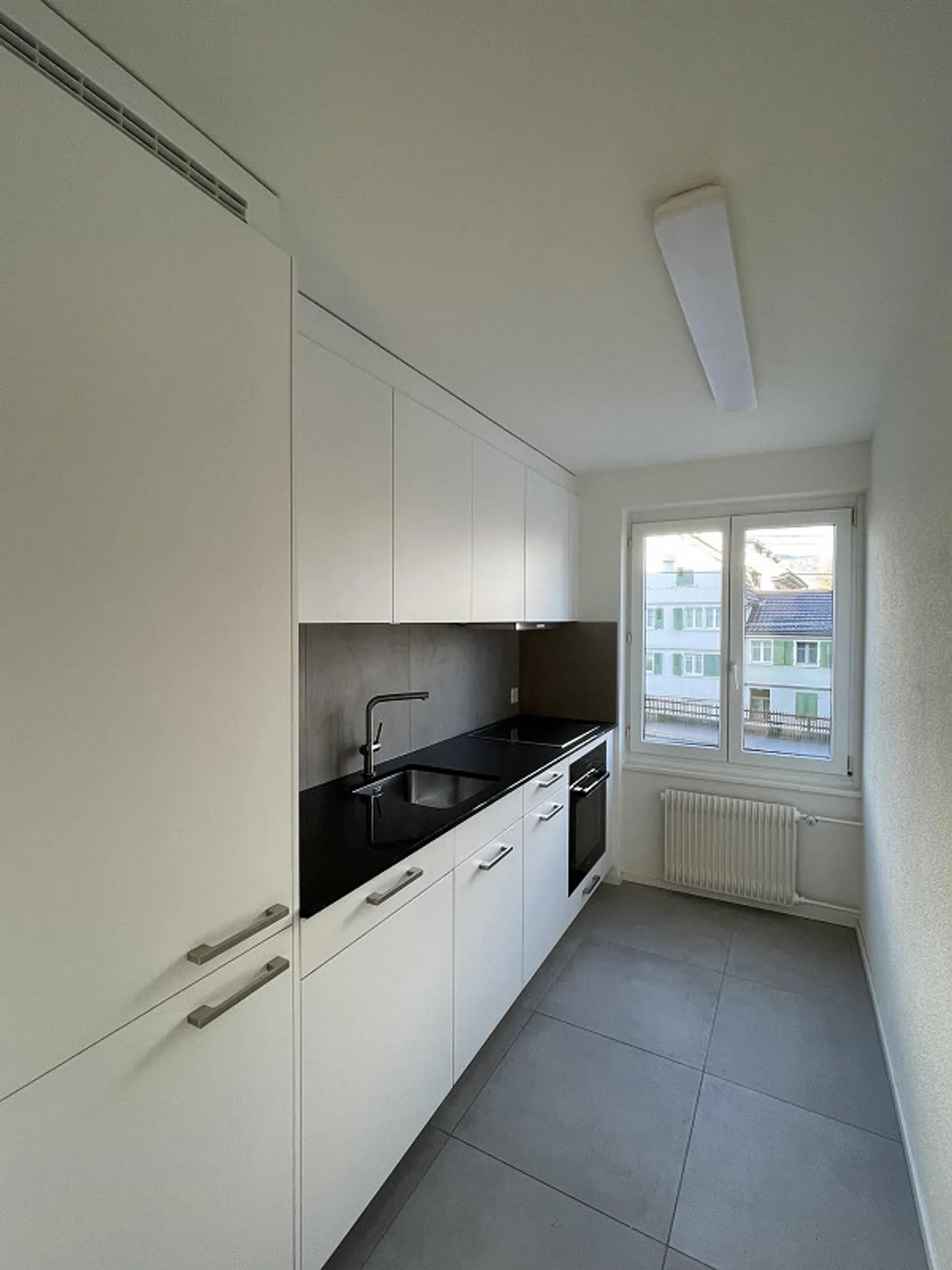 Recently renovated 3-room apartment in a city-close location - Photo 3 of 4