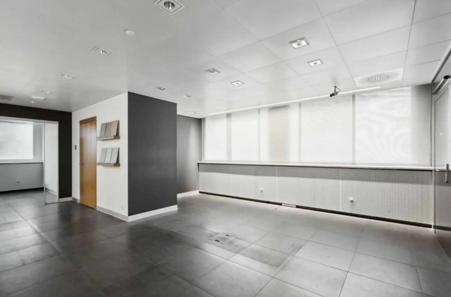 Schöne Arkadenfläche von 275 m2 mit unabhängigem Zugang in einem kleinen Einkaufszentrum - Foto 4 von 6