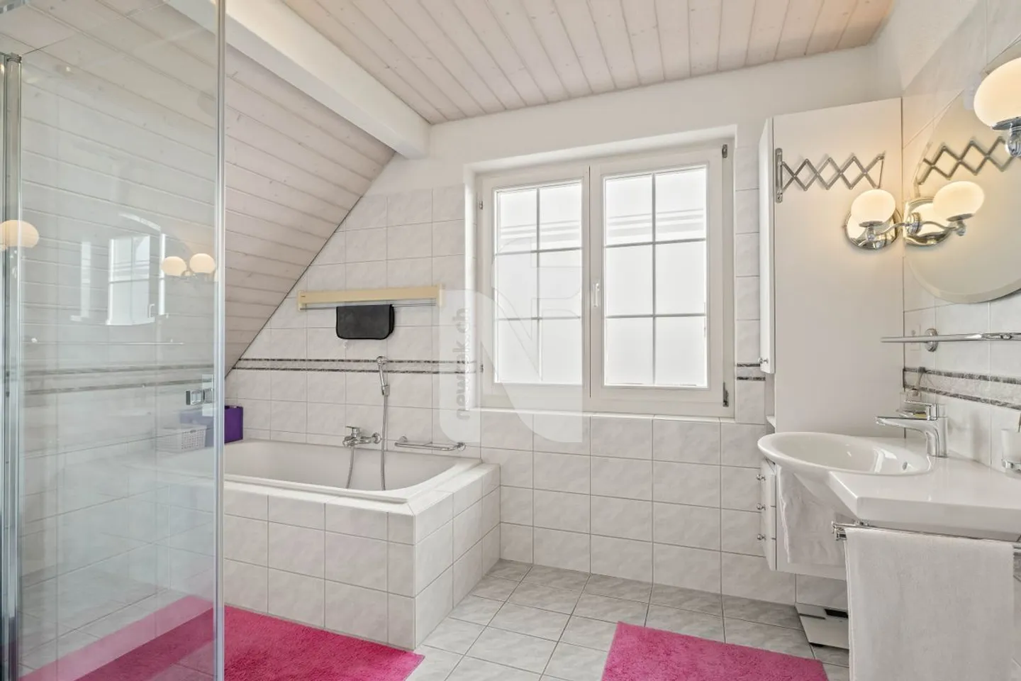 Casa autonoma modernamente ristrutturata con enorme terrazza e vista mozzafiato - Foto 9 di 13