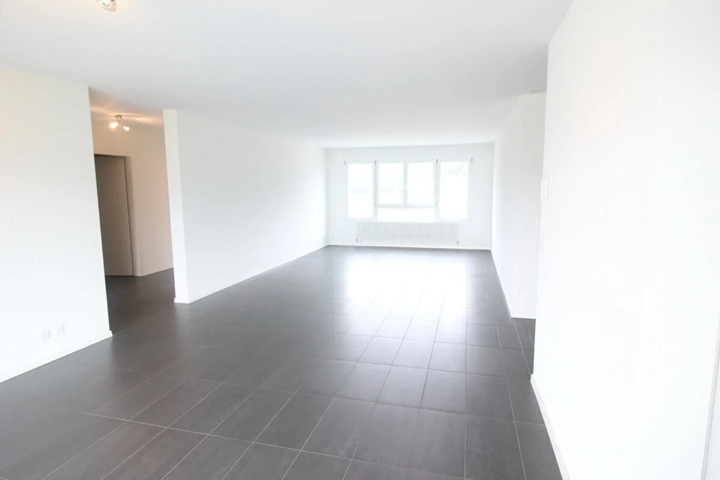 3,5 Zimmer Gehäuse - Foto 2 von 10