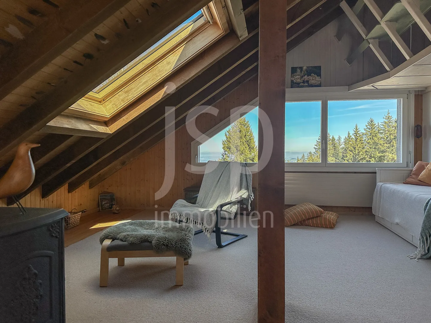 Cozy 3.5 Room Attic Apartment - Photo 1 of 13