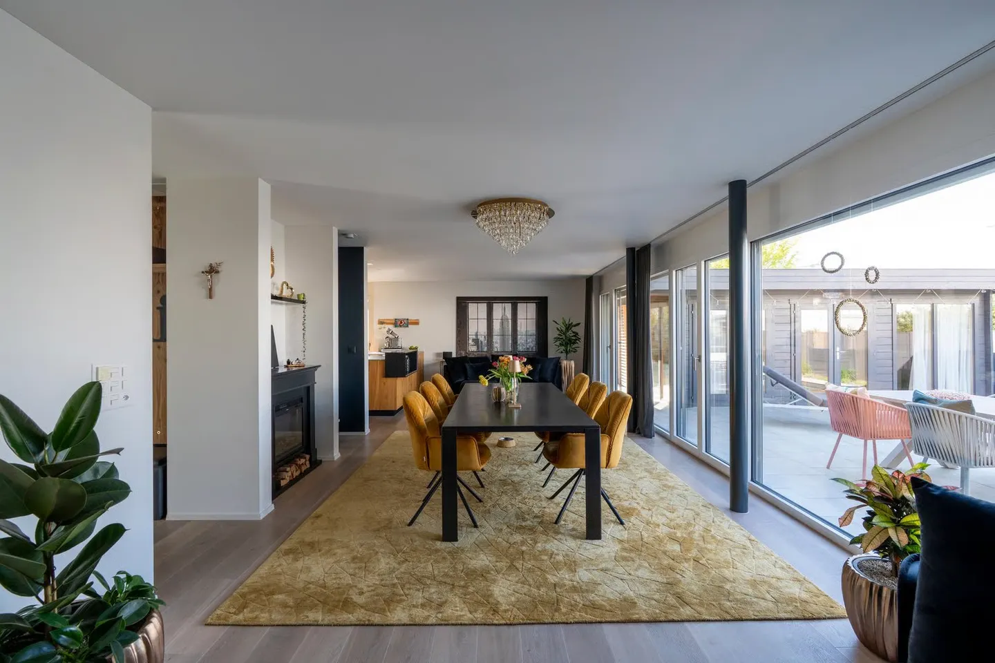 Maison individuelle luxueuse avec oasis de jardin privé et piscine - Photo 7 sur 24