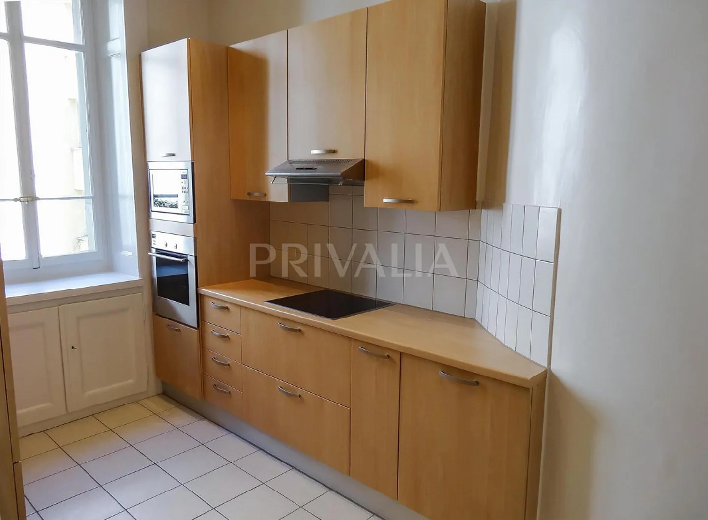 Prestigious apartment in a beautiful building in the city center - Photo 3 of 6