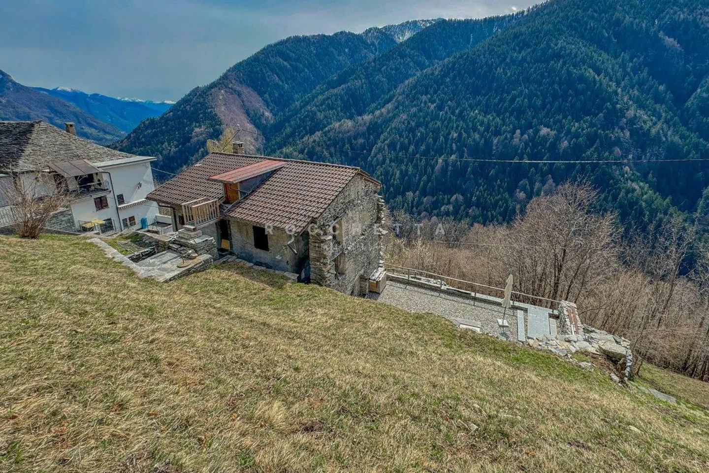 «Mehrfamilienhaus mit großem Grundstück inmitten der Natur» - Foto 12 von 13