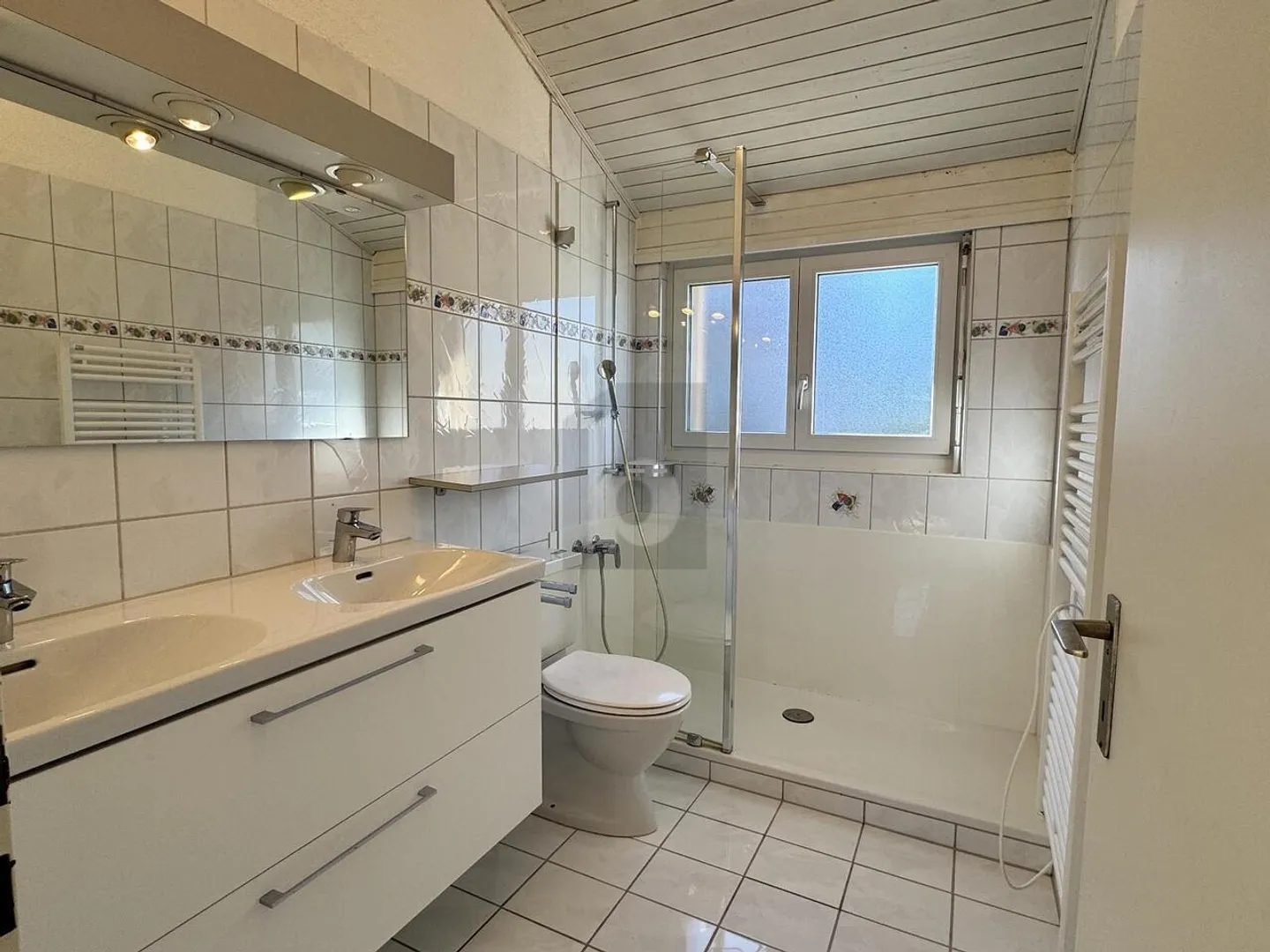 Charmantes Doppelhaus - Foto 4 von 6