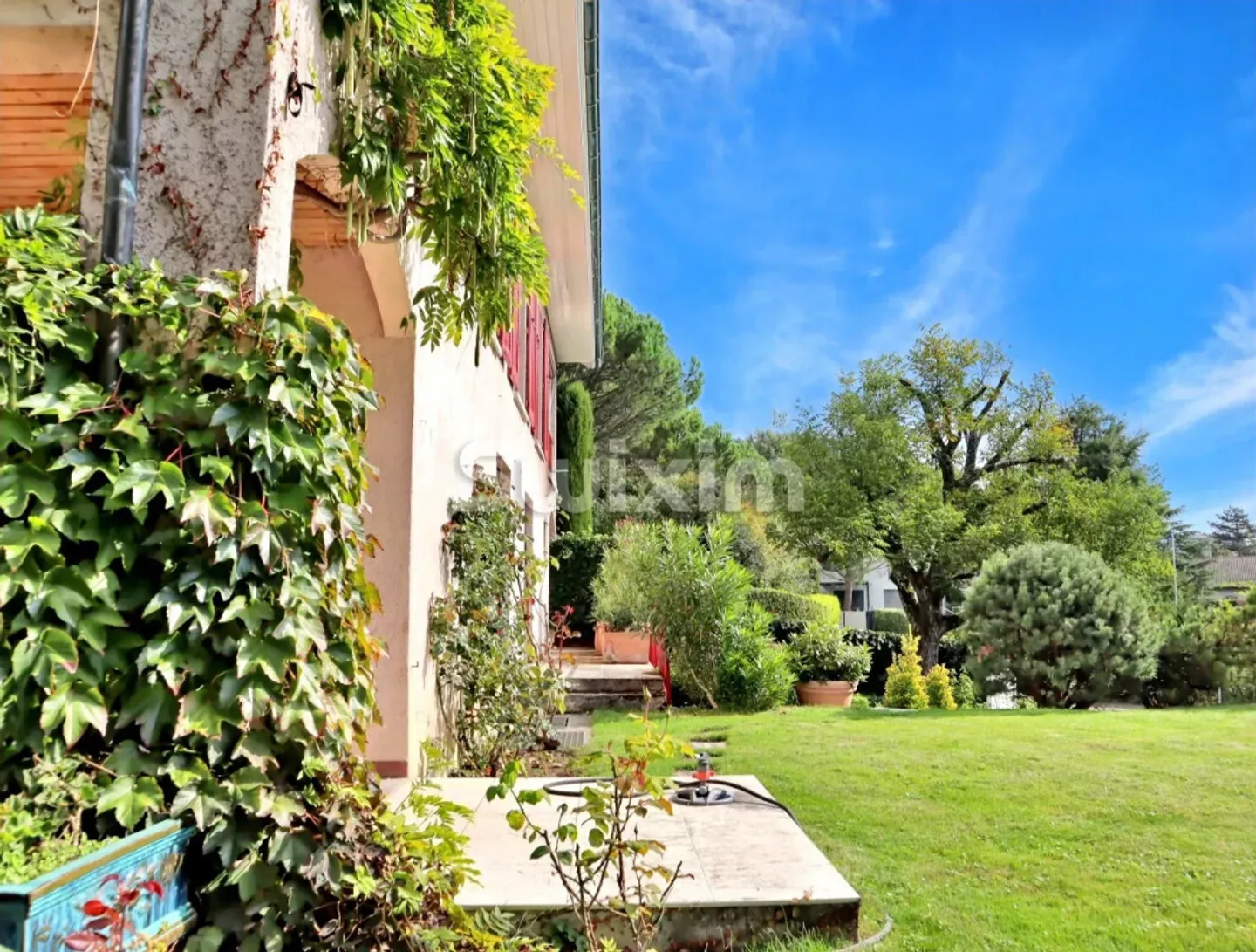 Opportunità! Grande villa indipendente di 6 stanze con vista sul lago! - Foto 1 di 7