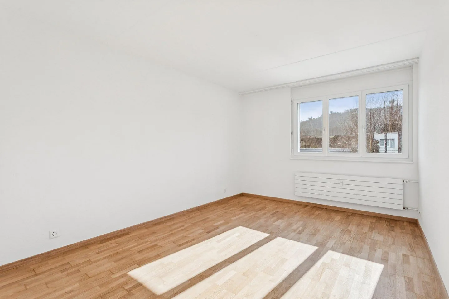 Cozy Apartment with Balcony - Photo 3 of 9