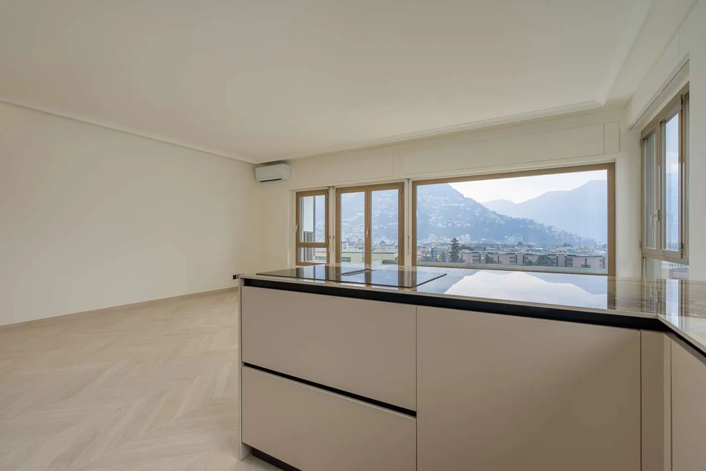 Appartement spectaculaire de 3,5 pièces à deux pas du centre - Photo 3 sur 12