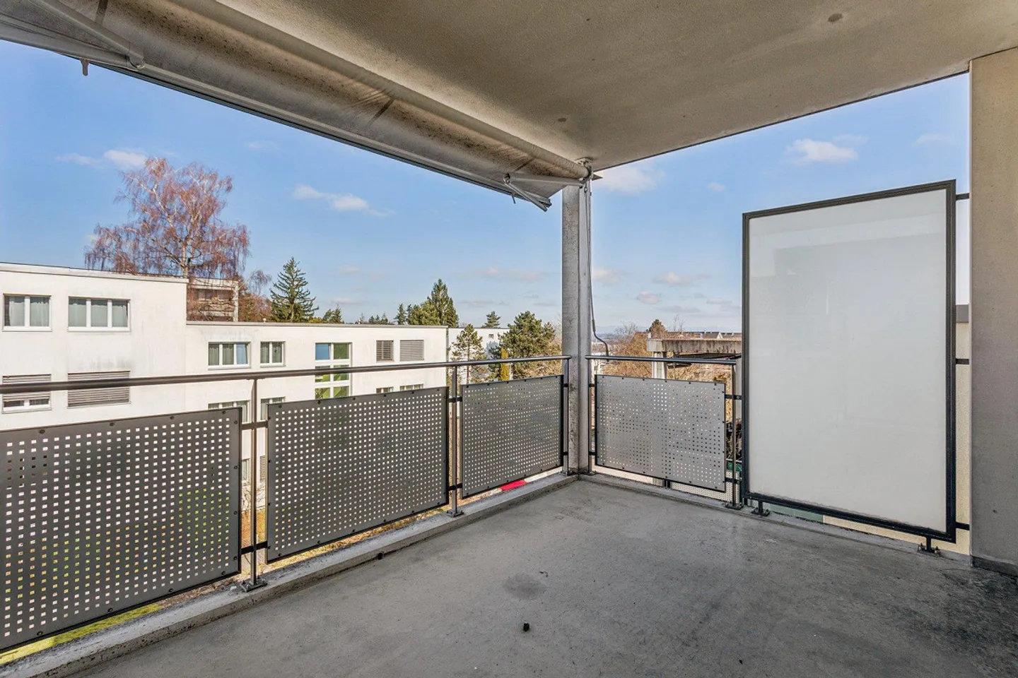 Cozy Apartment with Balcony - Photo 7 of 9