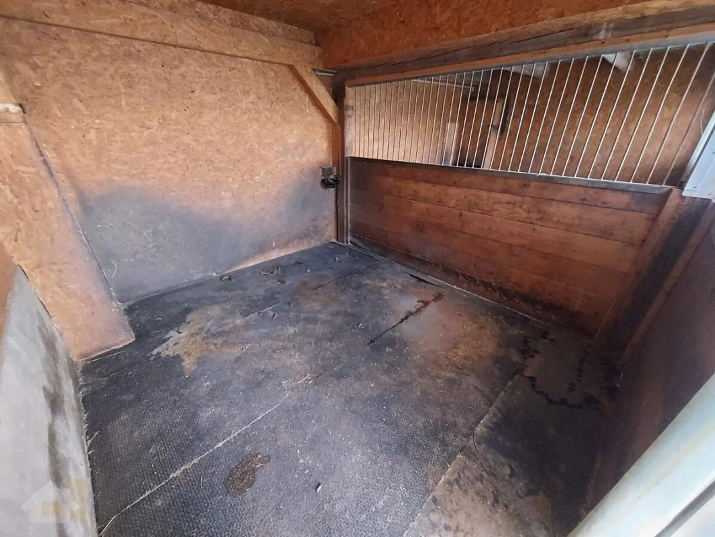 Écurie autonome avec paddock pour deux chevaux ensemble - Photo 4 sur 14