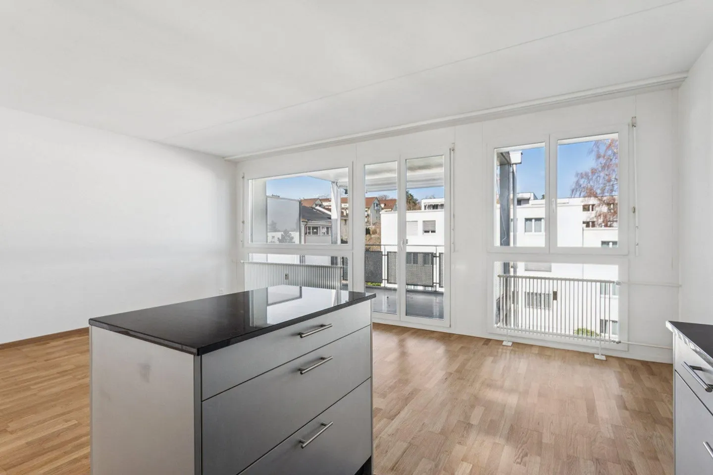 Cozy Apartment with Balcony - Photo 6 of 9