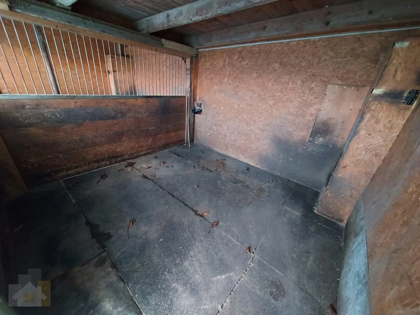 Écurie autonome avec paddock pour deux chevaux ensemble - Photo 5 sur 14