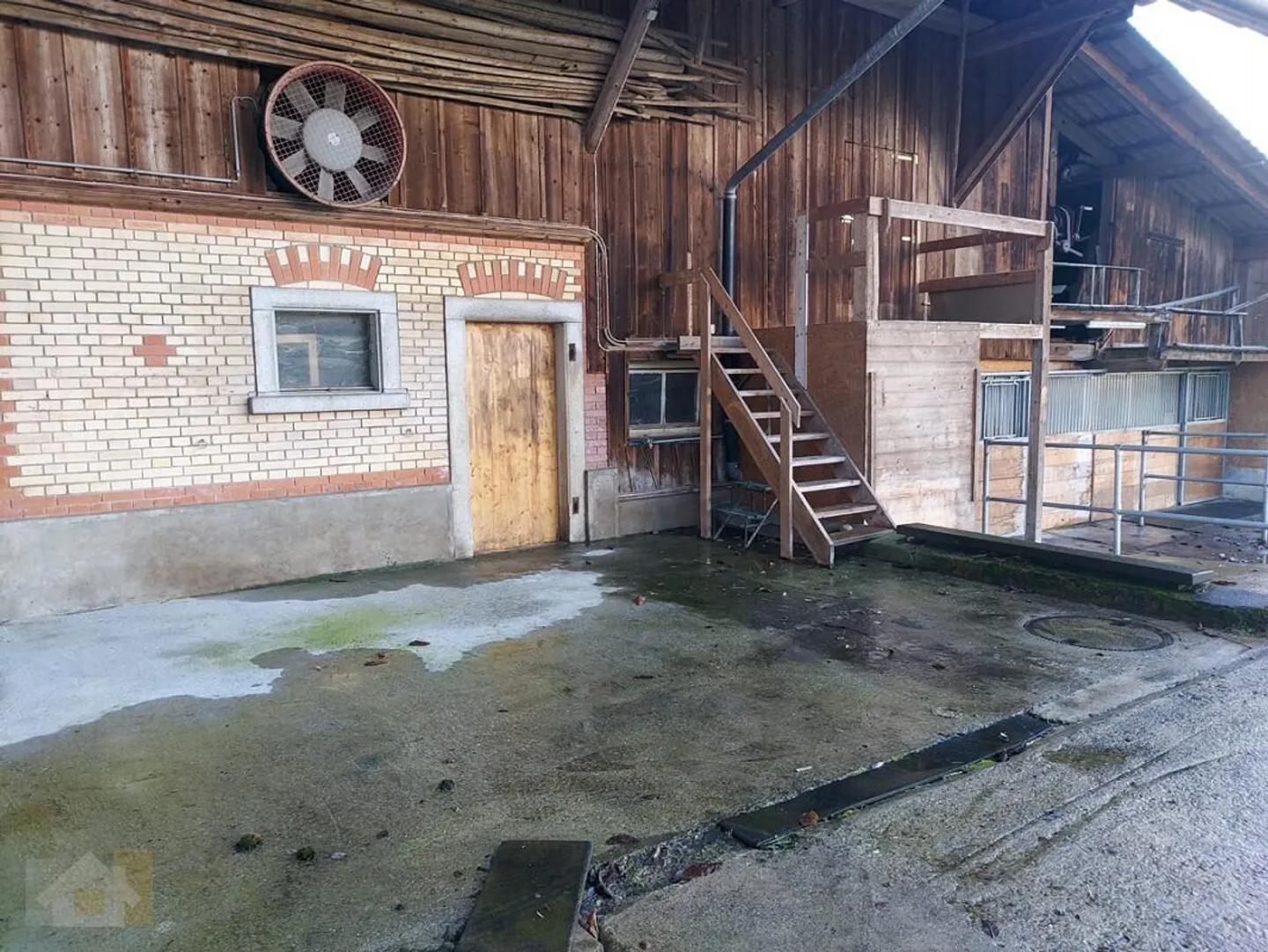 Écurie autonome avec paddock pour deux chevaux ensemble - Photo 6 sur 14